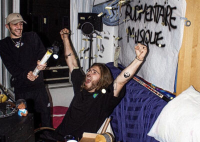 Lov & Wave. – Rudimentaire Musique